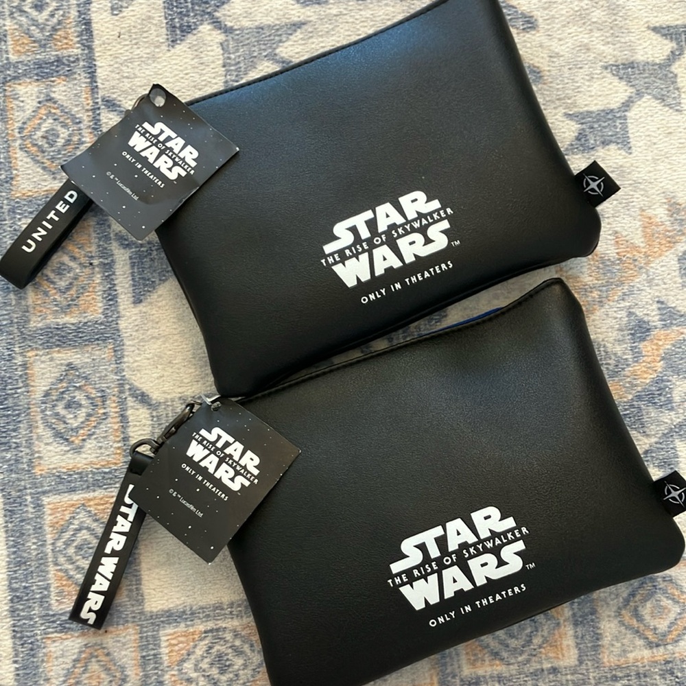 Star Wars x United Collectors Toiletry Bags with Logo & Included Toiletries (2)